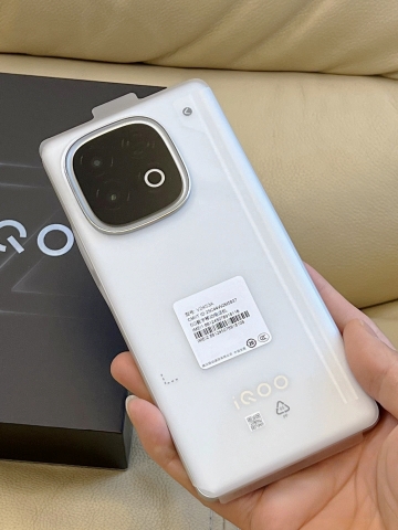 Điện thoại Vivo iQOO Z10 Turbo Pro 5G new seal (Snapdragon 8s Gen 4 - Pin 7000mah)