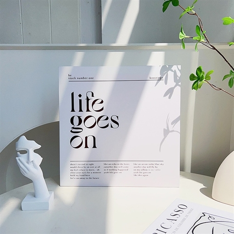 Bìa ảnh decor 30*30cm - LIFE GOES ON