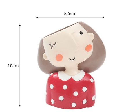 tượng gđ- bé gái tóc ngăn áo đỏ chấm bi 10.5*8cm(Q4)