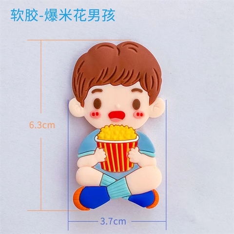 Kute nhựa dẻo bé trai cầm BỎNG NGÔ