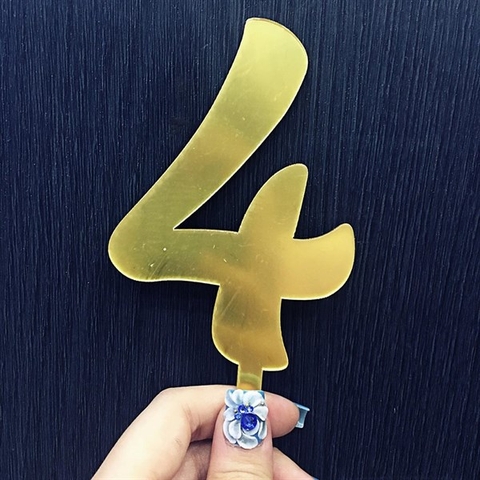 Topper mica số 4 vàng