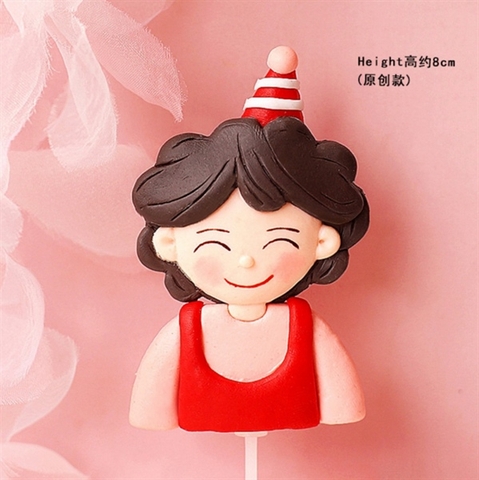 Que kute slc MẸ ÁO ĐỎ tóc nâu đội mũ sinh nhật bông trắng