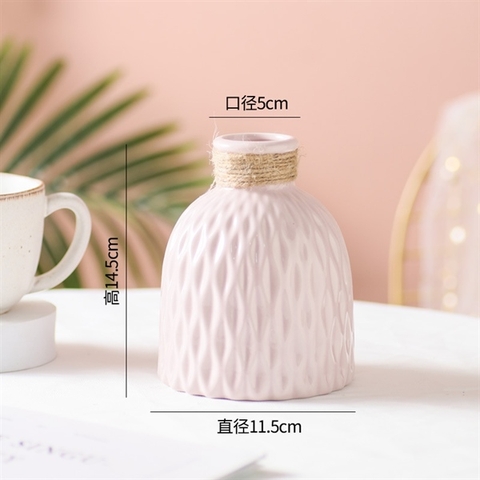Bình hoa cổ nhỏ màu hồng