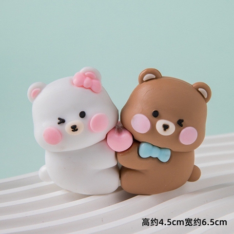 Kute cặp gấu nâu trắng ôm tim