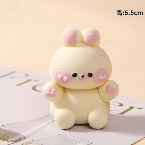 Kute thỏ vàng ngồi má hồng