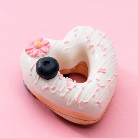 Mô hình bánh donut trái tim size 8,5cm - mix mẫu