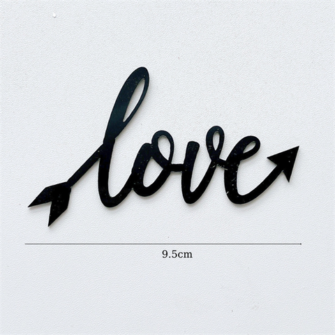 Topper mica chữ love mũi tên màu ĐEN