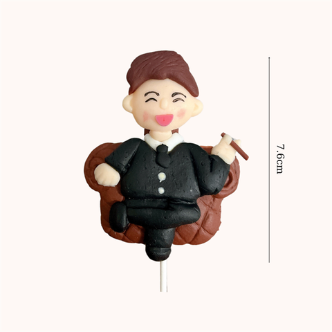 Que SLC kute boss áo đen cầm xì gà