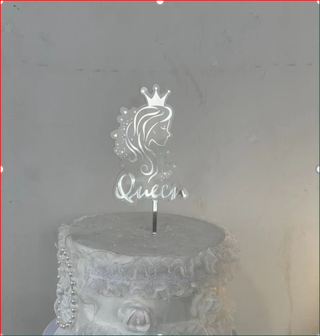 Que cắm mica cô gái trong chữ Queen bạc