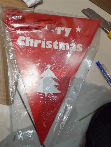 dây trang tri merry chistmast tam giác màu đỏ