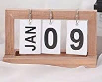 Lịch treo lật số khung gỗ màu nâu