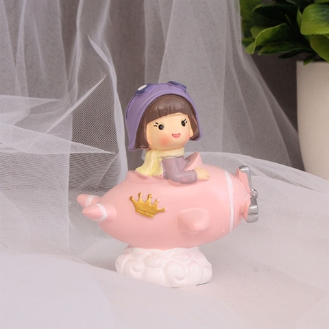 OD-Bé Gái mũ TÍM lái Máy bay HỒNG