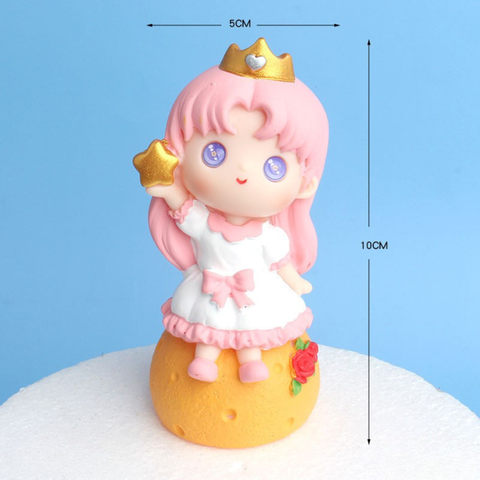 Bé gái vương miện cầm sao