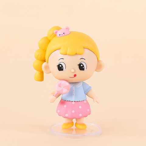 Bé gái tóc bím VÀNG cầm KẸO