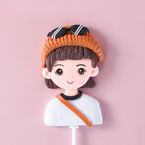 Que kute bé gái tóc ngắn áo trắng