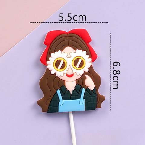 Que kute cô gái đeo kính hoa