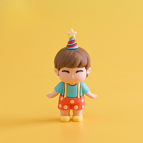 Que kute SLC BÉ TRAI ÁO XANH QUẦN CHẤM BI ĐỘI MŨ SINH NHẬT