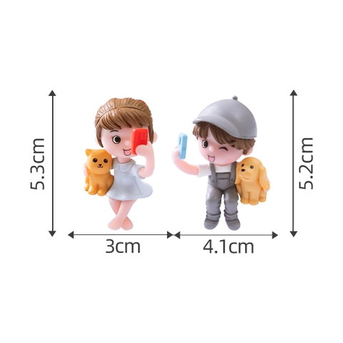 Trai gái ngồi ghế chụp ảnh váy xám