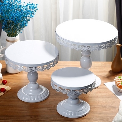Cakestand màu trắng hoa văn size 30cm