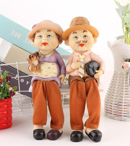 Set tượng ông bà ôm chó ví đen (OBM)