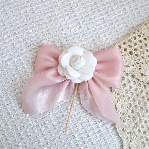 Que cắm nơ hồng hoa chanel TRẮNG