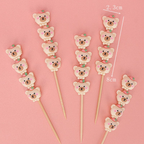 Que kute hồ lô GẤU VÀNG đội DÂU TÂY (1que)