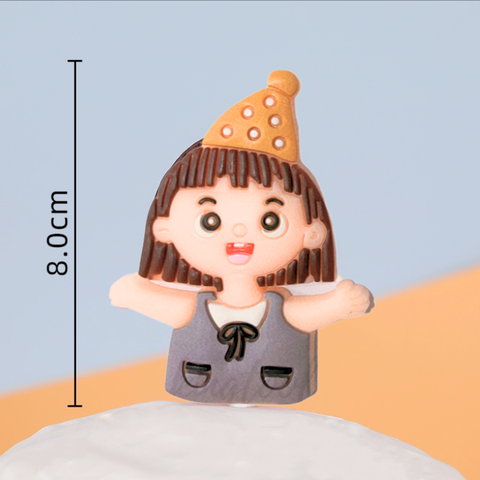 Que kute bé gái áo ghi mũ sinh nhật cam dang tay (mã NHỰA DẺO)