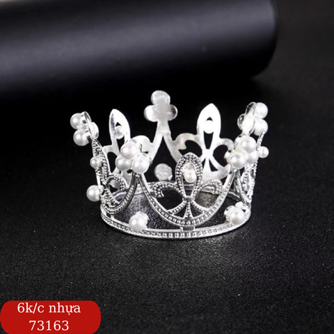 Vương miện bạc nhỏ nhựa