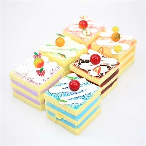 Mô hình bánh tiramisu mix mẫu hoa quả