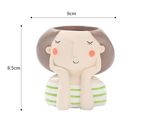 Tượng cô gái tóc ngăn áo xanh kẻ sọc 8*9cm (Q3)