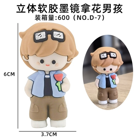 Kute HOÀNG TỬ tóc NÂU kính vuông cầm hoa ĐỨNG