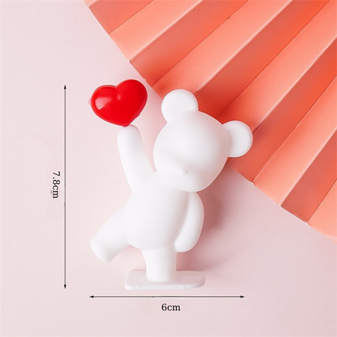 Gấu nhựa ĐỨNG CẦM TIM ĐỎ - Ko đèn