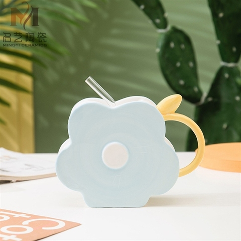 Bình uống nước hình bông hoa 5 cánh kèm ống hút màu XANH