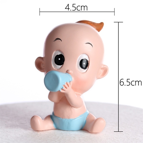 Em bé trai sơ sinh ôm bình sữa xanh (sứ)