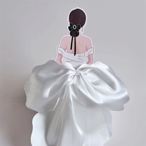 Cô gái VÁY lụa trắng ÁO TRẮNG