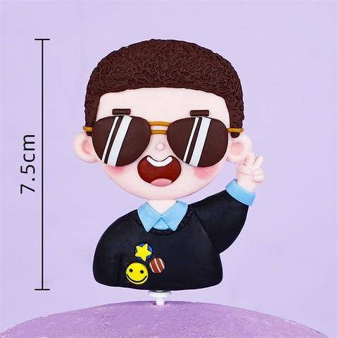 Que kute SLC anh thanh niên đeo kính ÁO ĐEN MẶT CƯỜI