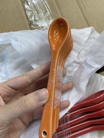 Thìa sứ LC màu cam