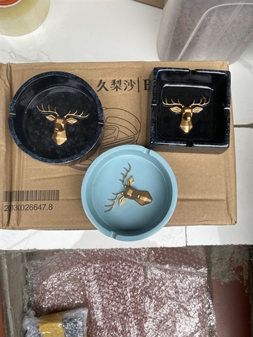 Gạt tàn mặt hươu trong lòng tròn xanh ngọc