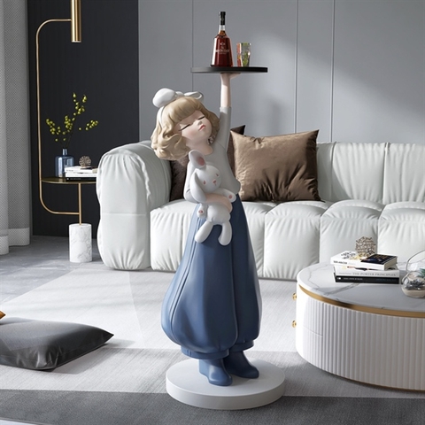 Tượng cô gái Châu âu ôm thỏ bê đĩa màu xanh dương 17*44