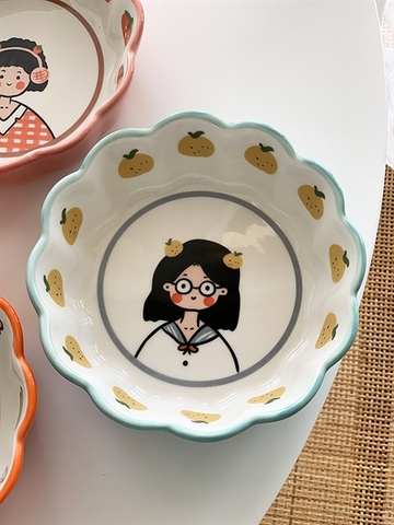 A103 bát salat size 17*3cm hình bé gái tóc bím tóc vàng áo trắng cổ xanh