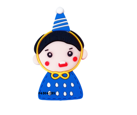 Que SLC kute bé trai áo xanh đội mũ