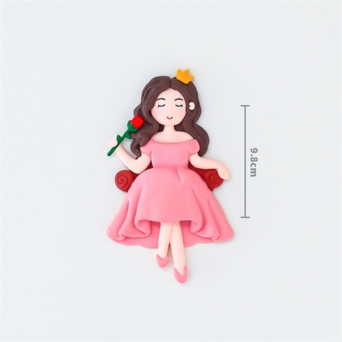 Que kute slc CÔ GÁI VÁY HỒNG đội vương miện VÀNG CẦM HOA