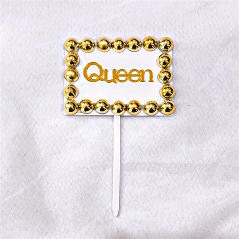 Topper mica biển hiệu cn trắng QUEEN viền hạt vàng