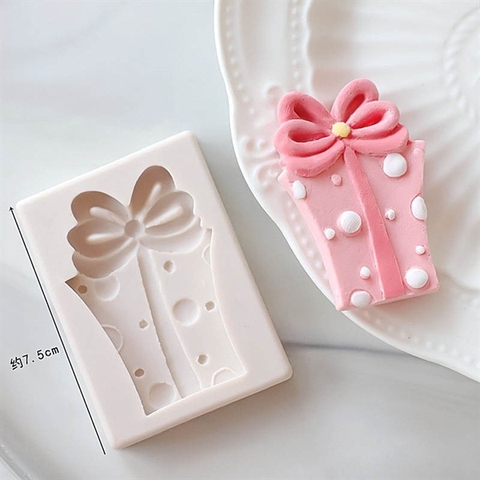 Khuôn F 1 hộp quà MẪU 12