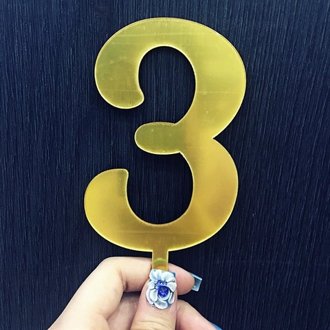 Topper mica số 3 vàng