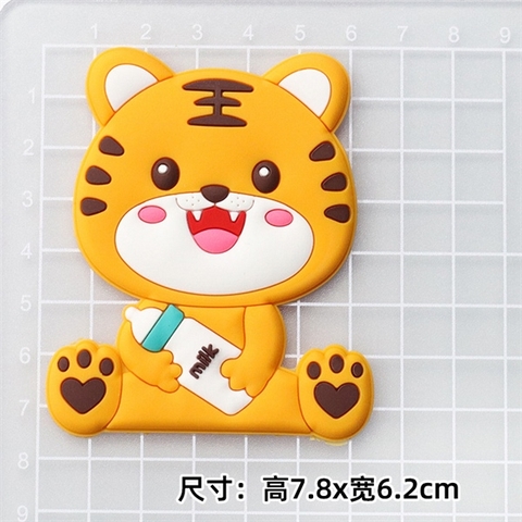 Kute HỔ CAM ngồi ôm bình sữa