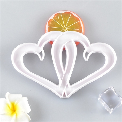 Khuôn nhấn 2 tim lồng màu trắng