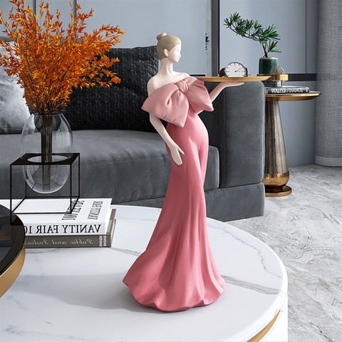 Cô gái châu âu dạ tiệc 42cm*25cm màu HỒNG