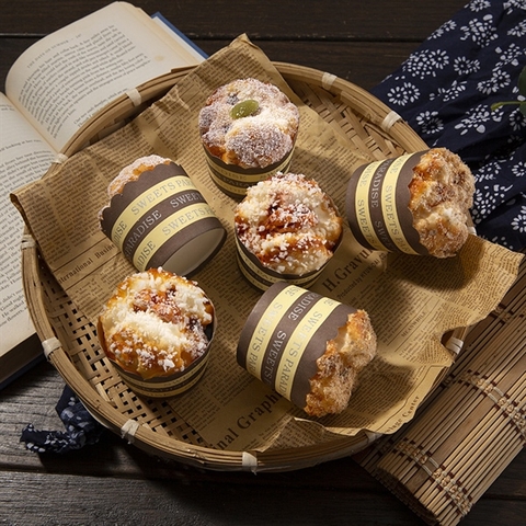 Mô hình bánh cupcake Âu Mỹ cốc giấy kẻ nâu