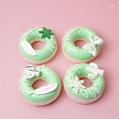 Mô hình bánh donut tròn size to  8,5cm - mix mẫu